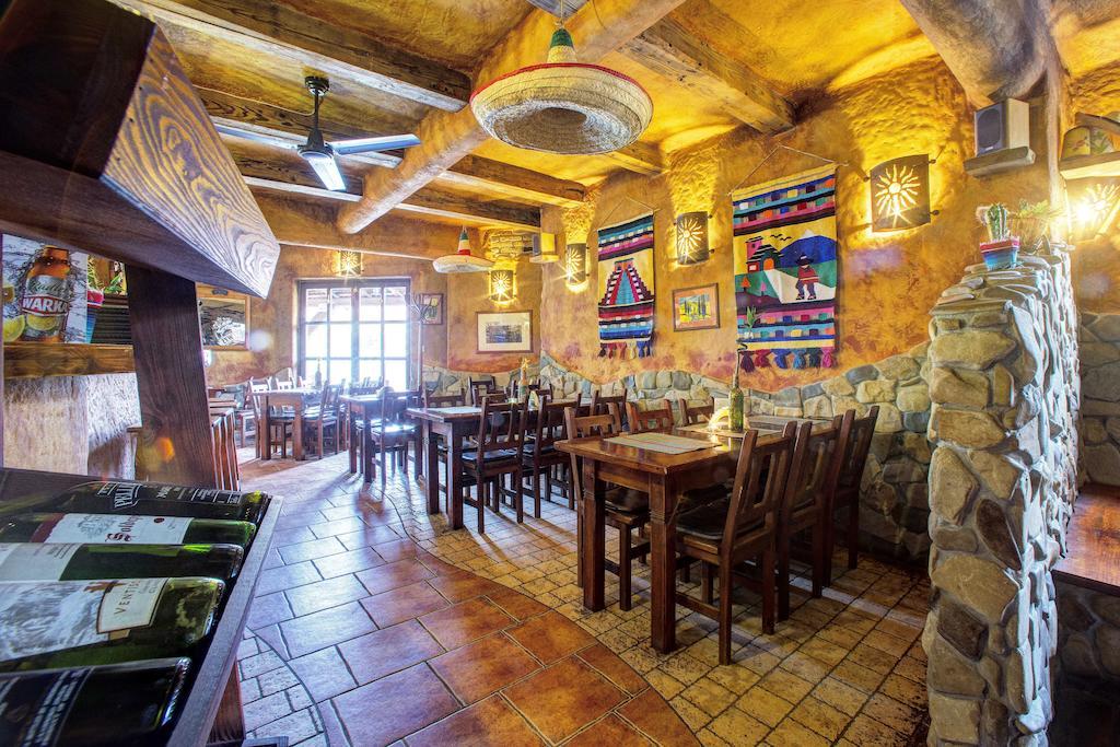Xavito Bed & Breakfast Sanok Dış mekan fotoğraf